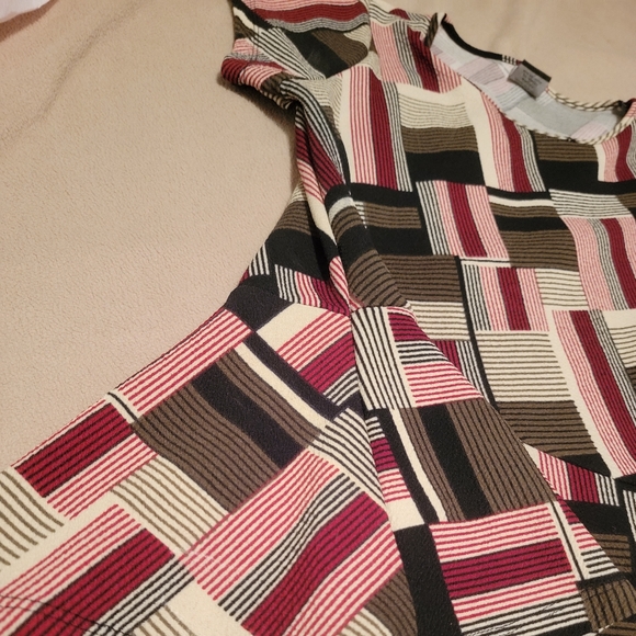 Funky Geometric Pattern Top - Picture 4 of 5